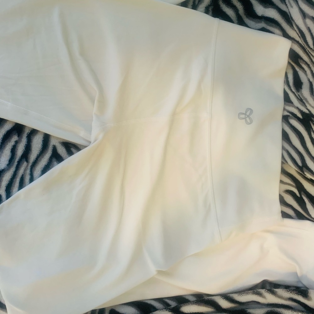 Aritzia TNA butter legging - Picture 3 of 4